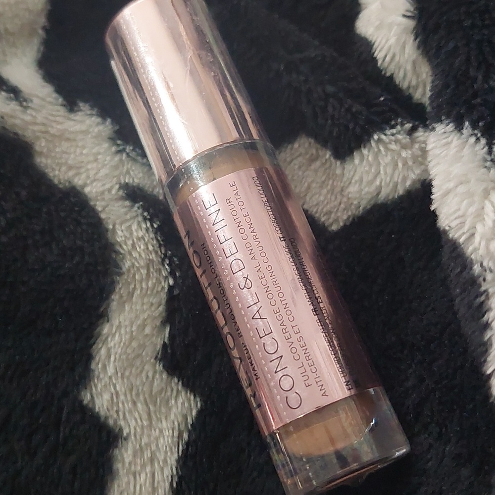 NEW makeup revolution conceal & contour‎ c12